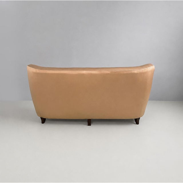 Mid-Century Modern Italian Three-Seater Pink Beige Silk Sofa with Original Upholstery, 1940s For Sale - Image 4 of 18