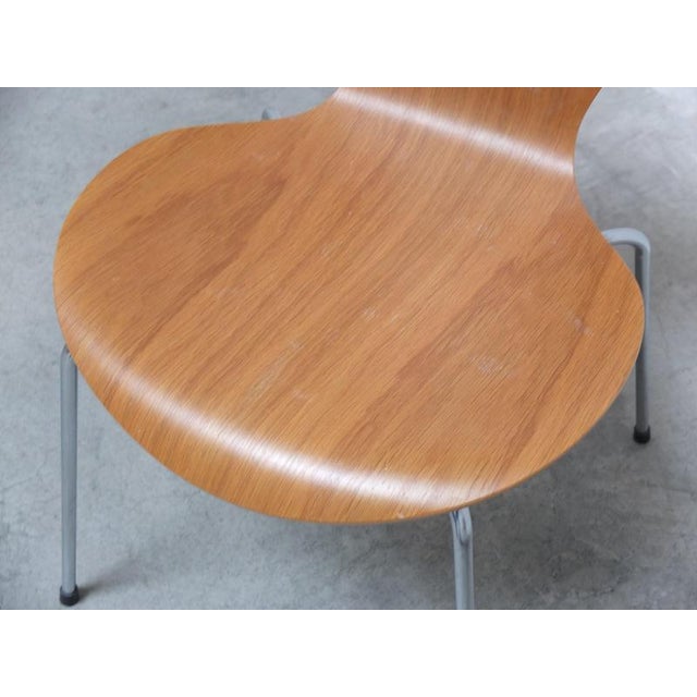 Series 7 Chairs in Oak by Arne Jacobsen for Fritz Hansen, 1955, Set of 2 For Sale - Image 9 of 12