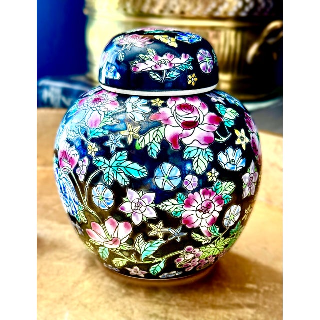 Chinoiserie Vintage Famille Noire Porcelain Lidded Floral Ginger Jars - Set of 2 For Sale - Image 3 of 9