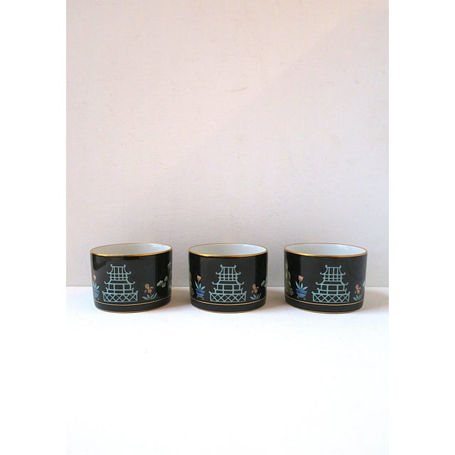 Chinoiserie Porcelain Coffee or Teacups, Late-20th Century, Set of Three, For Sale In New York - Image 6 of 10