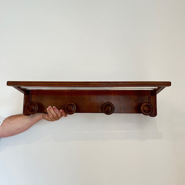 Wooden wall-mounted coat rack and hat rack, 1960/70 Solid stained wood (probably beech or oak) Scandinavian / French...