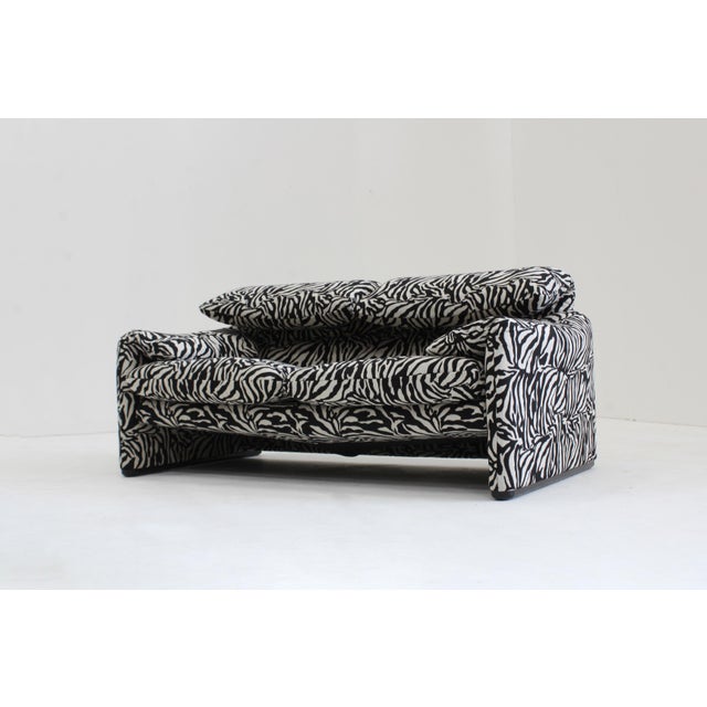1970s Cassina Maralunga 2-Seater Sofa in Zebra Upholstery by Vico Magistretti, 1970s For Sale - Image 5 of 11