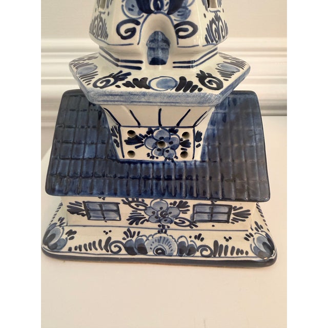 Bring a touch of classic Dutch charm to your home with this vintage hand-painted Delft blue windmill music box, made in...
