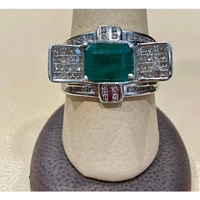 Emerald 4 Carat Emerald Cut Natural Emerald & 1 Ct Diamond 14 Karat Gold Cocktail Ring For Sale - Image 8 of 18