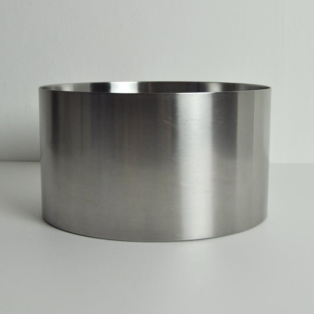 Timeless minimalistic Stainless Steel bowl designed by Arne Jacobsen in the 1960s for Stelton Cylinda-line. The story of...