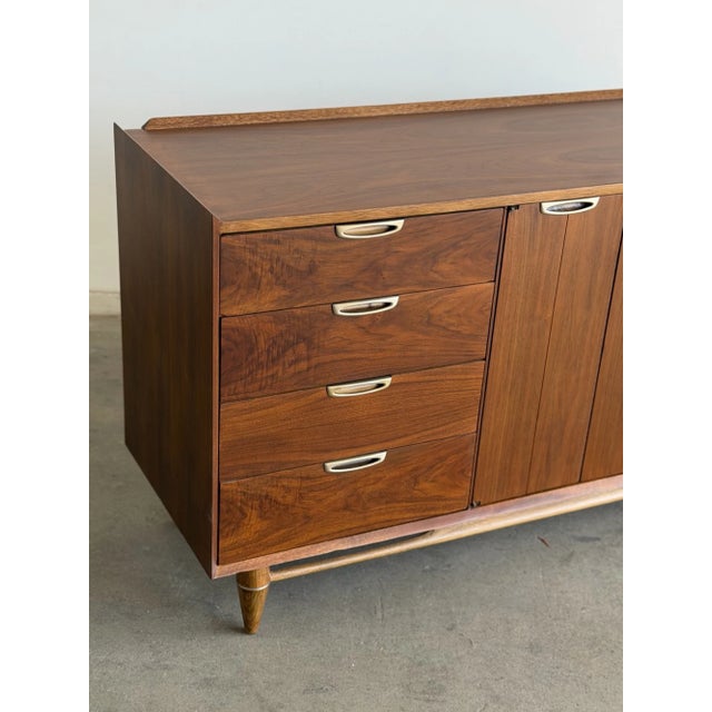 1960s Broyhill Premier Walnut Mid Century Dresser Twelve Drawer Central Doors Credenza For Sale - Image 11 of 18