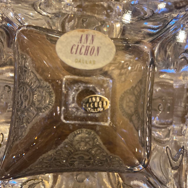 Transparent 1990s Vintage Ann Cichon Dallas Jeweled Crystal Perfume Bottle - With Original Sticker For Sale - Image 8 of 8