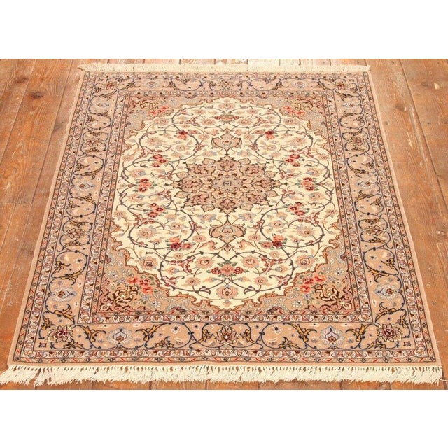 Middle Eastern Rug in Wool For Sale - Image 4 of 11