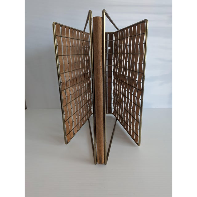 1950s MCM Tony Paul for Woodlin-Hall Maple Gold Tone Magazine Rack For Sale - Image 9 of 9