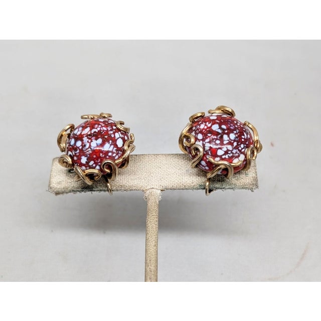 Vintage 1960s Signed Jewels by Julio Red & White Art Glass Clip Earrings-2 Pieces For Sale In Philadelphia - Image 6 of 8