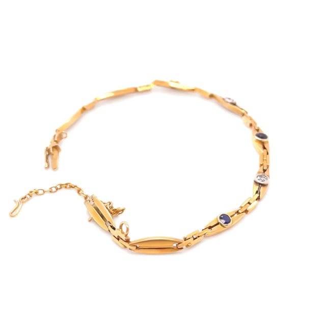 This elegant continental bracelet is finely crafted in 14ct yellow gold, featuring a timeless design with three bezel-set...