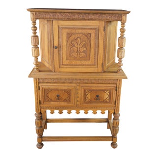 Late 20th Century Jacobean Revival Quartersawn Oak Court Cupboard China Cabinet Hutch 59" For Sale