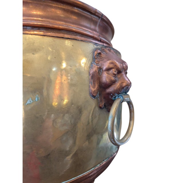 1900 - 1909 Antique French Copper and Brass Jardiniere With Crest and Lion Head Handles For Sale - Image 5 of 12