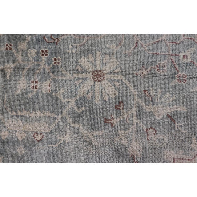 Early 20th Century Antique Turkish Oushak Rug With Medallion With Light Gray-Blue, Cream, and Brown For Sale - Image 5 of 12