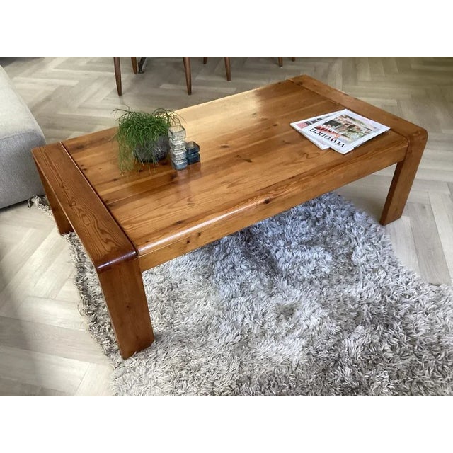 Large Pine Coffee Table, France, 1970s, in Very Good conditions. Designed 1970 to 1979