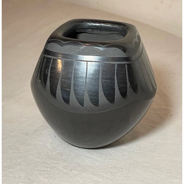 Yolanda Velarde Native American Santa Clara Pueblo Black Pottery Blackware Bowl For Sale In New York - Image 6 of 12