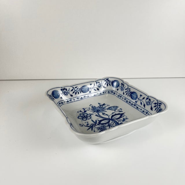 Square Blue Onion Porcelain Dishes from Kahla, East Germany, 1960-1980, Set of 2 For Sale - Image 12 of 14