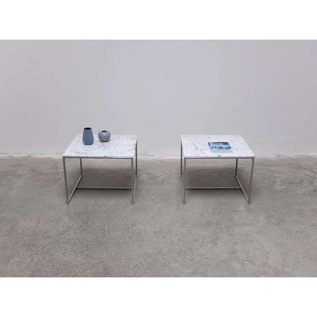 Beautiful pair of side tables with Carrara marble tops resting on a chromed steel frame. Produced in Italy around 1970. In...