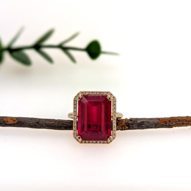 Modern 11.5ct Madagascar Ruby Ring With Natural Diamond Halo: Solid 14k Gold, Size 6.75 For Sale - Image 3 of 6