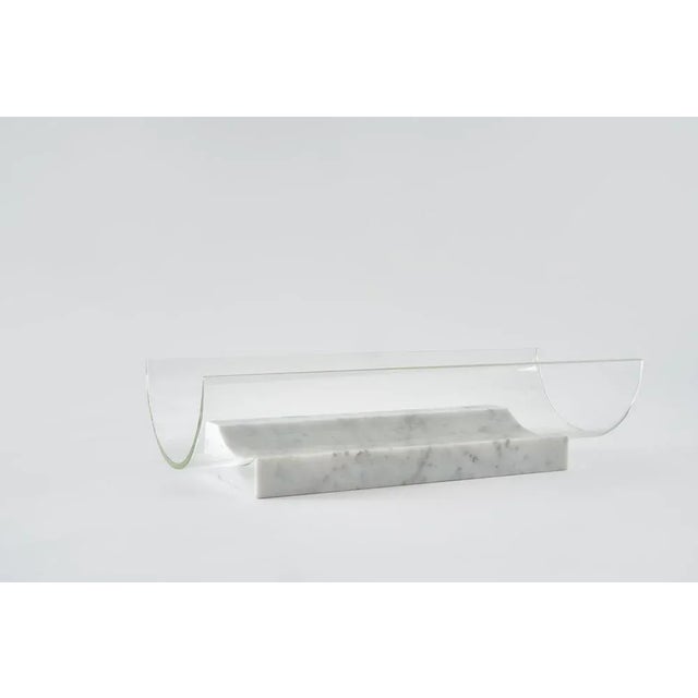 Long segno bowl - giorgio bonaguro. Dimensions: d 38 x w 15 x h 11 cm. Materials: white carrara marble, glass. A...