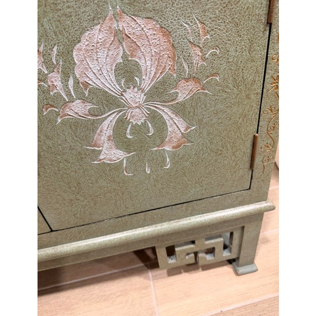 Vintage Chinoiserie Pagoda Style Étagère or Display For Sale - Image 9 of 9