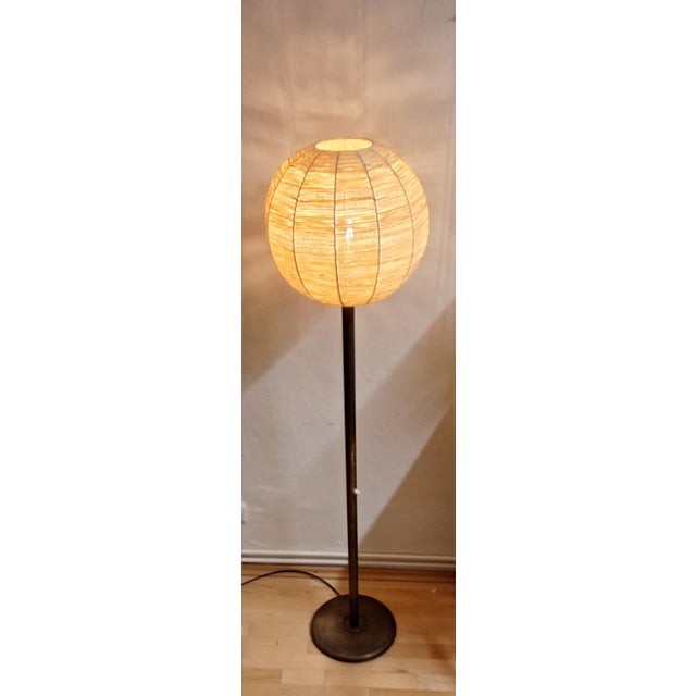 1960s Mid-Century Floor Lamp with Brass Base and Cream-Colored Raffia Shade, 1960s For Sale - Image 5 of 13