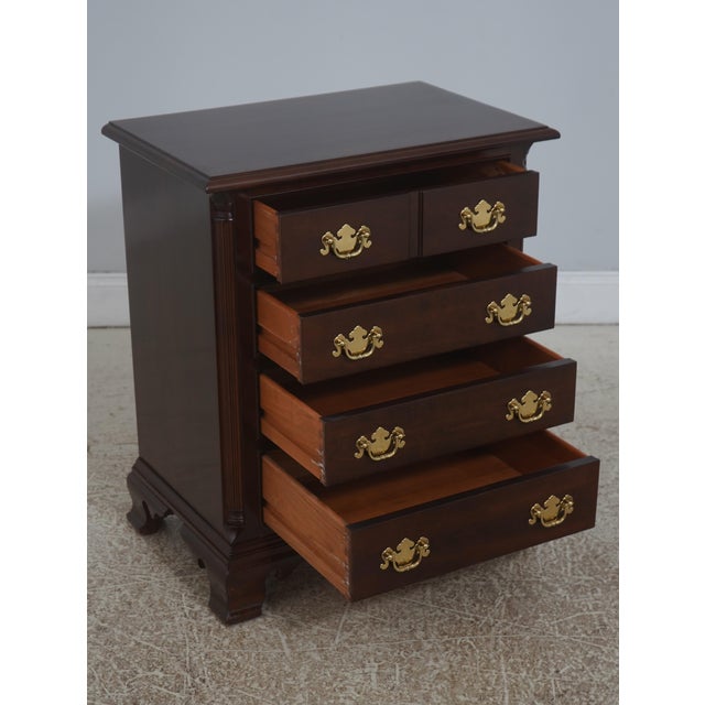 Traditional Stickley Colonial Williamsburg Mahogany Chest Nightstand For Sale - Image 3 of 18