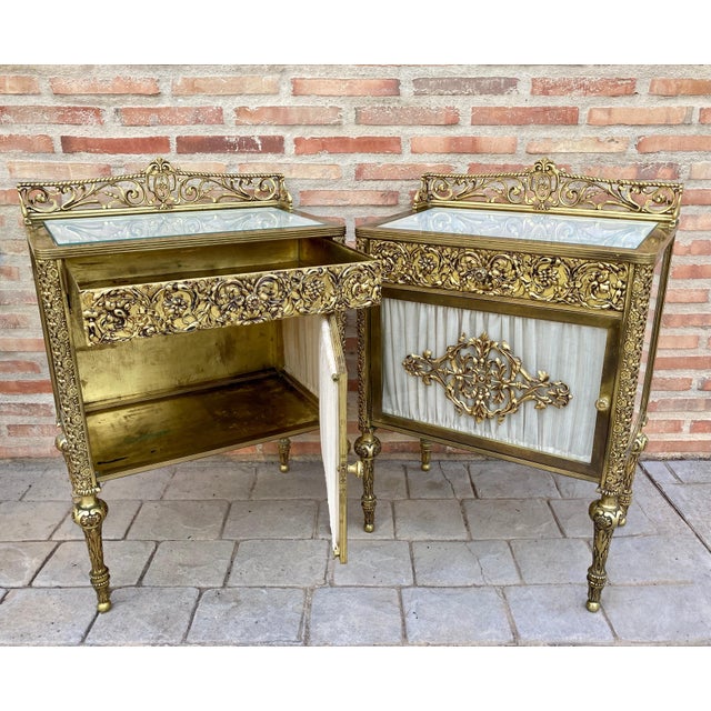 19th Century French Bronze Vitrine Nightstands with Glass Doors and Brass Drawer For Sale - Image 4 of 18