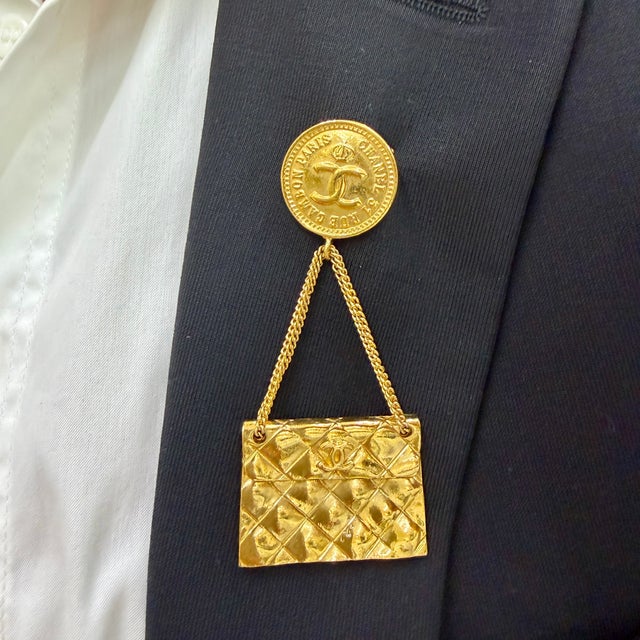 Gold Vintage Chanel Gold Plated Hanging Flap Bag Motif Pin Brooch For Sale - Image 8 of 8