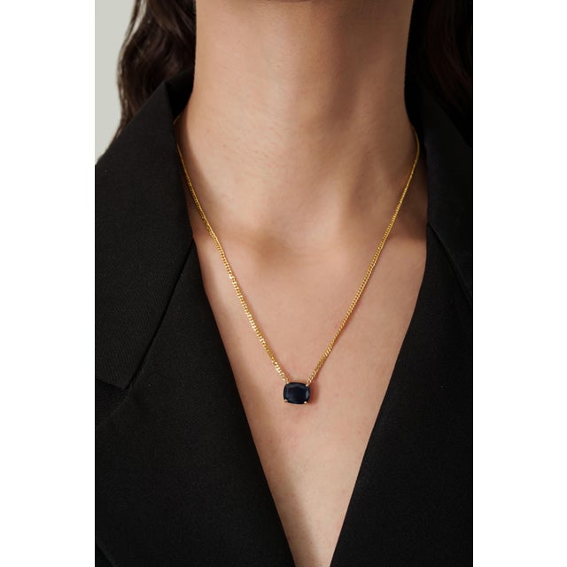 Boho Chic Cushion Cut 5.2ct Blue Sapphire Solitaire Necklace in 14k Yellow Gold Curb Chain For Sale - Image 3 of 16