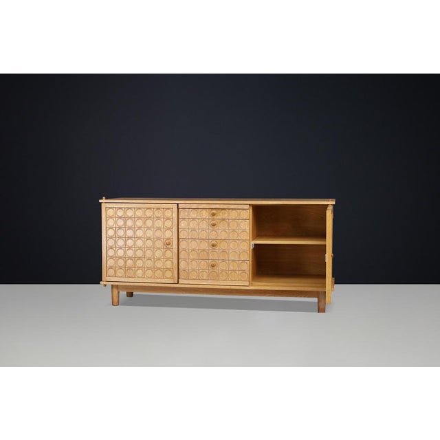 1970s Belgian Brutalist Oak Sideboard with Sculptural Geometric Relief Doors, 1970s For Sale - Image 5 of 11