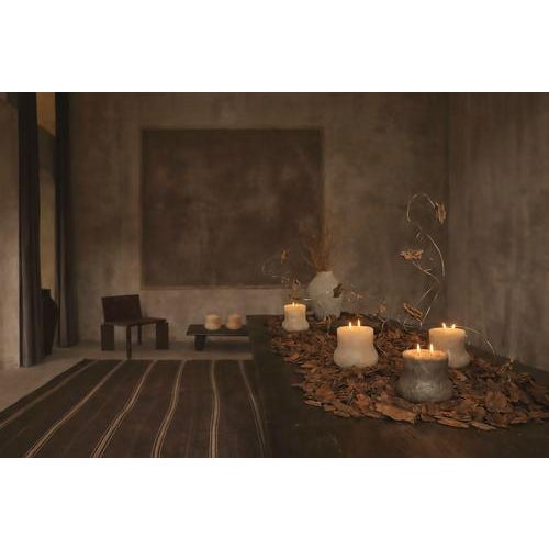 White kaen candle by monics+vieira dimensions: d 15 x w 15 x h 12 cm. Materials: wax milan and dubai based design duo...