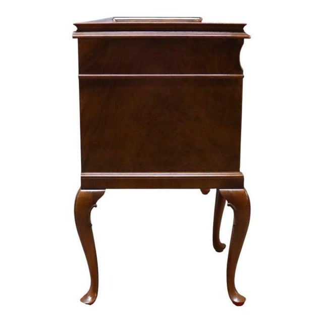 English John Widdicomb Queen Anne Style Walnut & Burl Banded Sideboard C1950 For Sale - Image 14 of 14