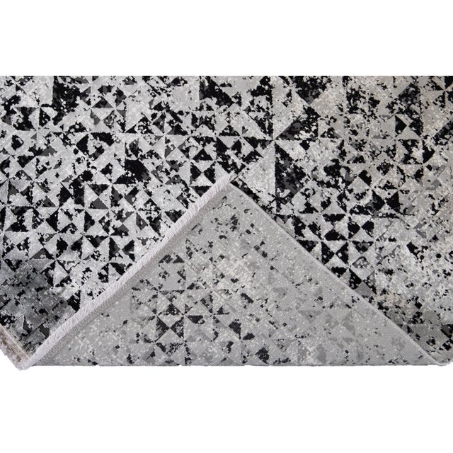 Gray Modern Wool and Silk Rug With Abstract Design For Sale - Image 4 of 11