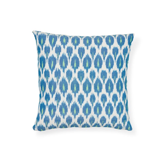 The face of this 18" x 18" pillow features Indio Ikat in Green paired with Presidio Ikat in Peacock on the back. Indio...