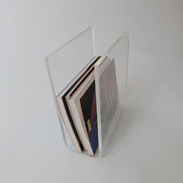1970s Vintage Acrylic Glass Magazine Rack attributed to David Lange, 1970s For Sale - Image 5 of 7