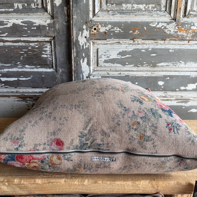 French Linen Accent Case– Pompadour Nude For Sale - Image 4 of 5