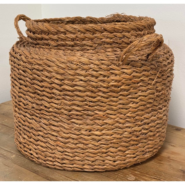 Late 20th Century Vintage Handled Woven Seagrass Basket For Sale - Image 5 of 10