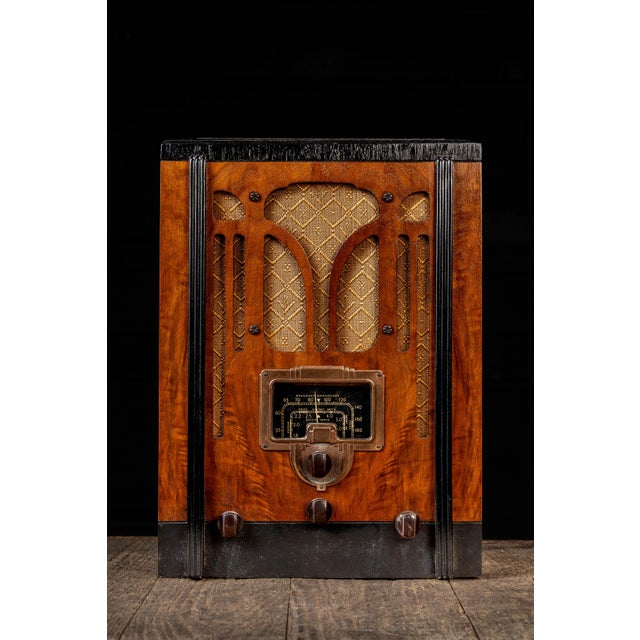 1936; RCA (RCA Victor Co. Inc.) - New York Gorgeous, traditional tabletop radio with a copper tuner faceplate and black...