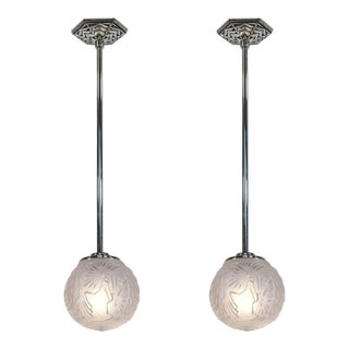 A Pair of Muller Freres French 1930s Art Deco Pendant Lights - 4 Pairs Available For Sale