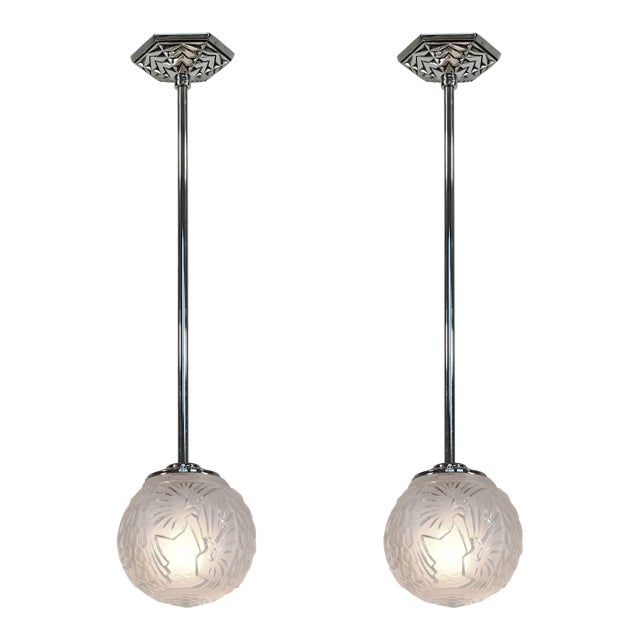 A Pair of Muller Freres French 1930s Art Deco Pendant Lights - 4 Pairs Available For Sale