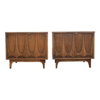 Mid Century Broyhill Brasilia Walnut Nightstands - Pair For Sale