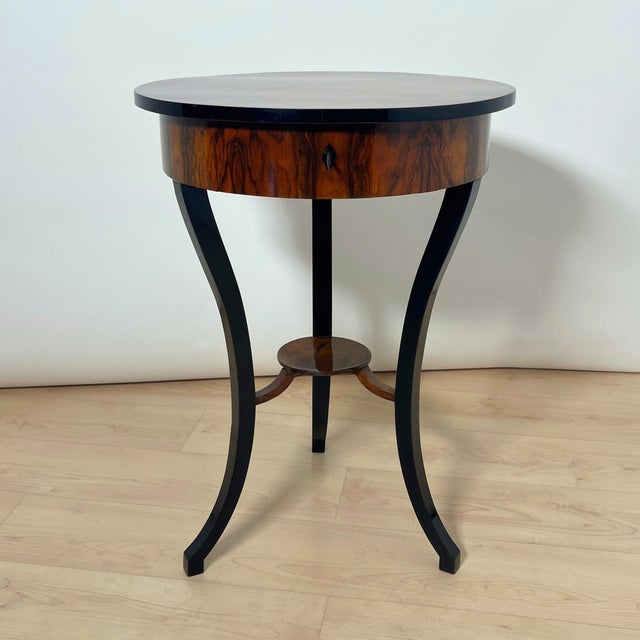 Round Biedermeier Sewing Table in Walnut with Ebonized Legs, South Germany, 1825 For Sale - Image 18 of 18