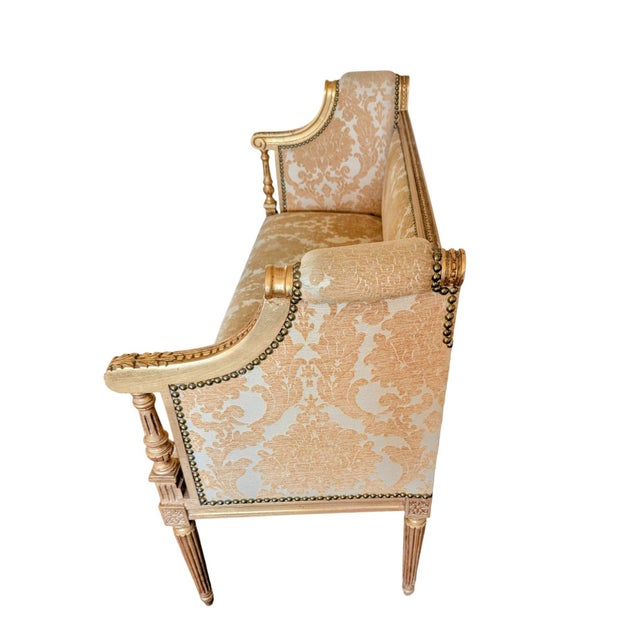 Vintage French Regency Style Settee - In Superb Condition, Reupholstered in a Gold Damask With a Giltwood Finish For Sale In New York - Image 6 of 7