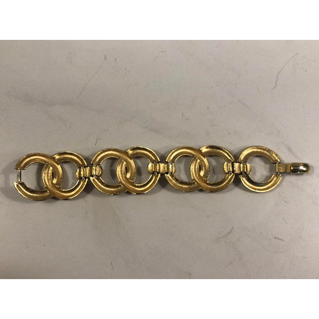 Trifari 1970s Crown Trifari Textured Gold Link Bracelet For Sale - Image 4 of 14