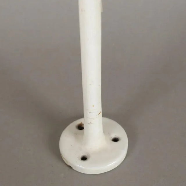 Art Deco Enamelled Towel Rack, in Good conditions. Designed 1920 to 1949