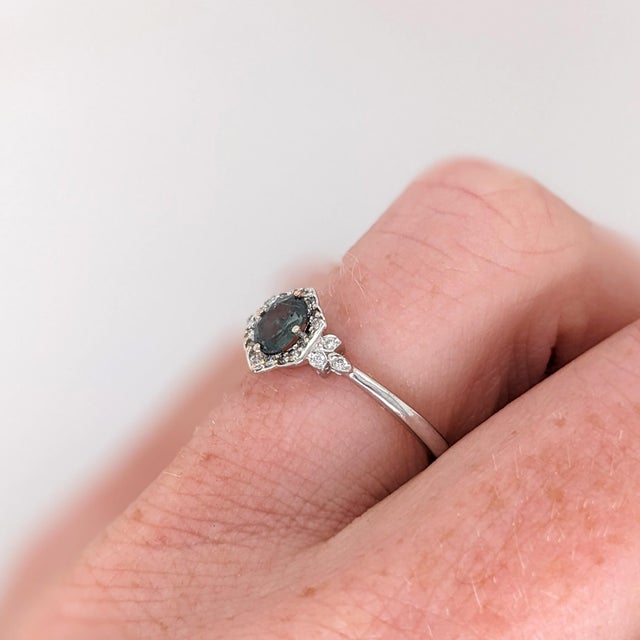Natural Alexandrite Ring w Earth Mined Diamonds in Solid 14K Gold Oval 5x4mm For Sale In Columbus - Image 6 of 10