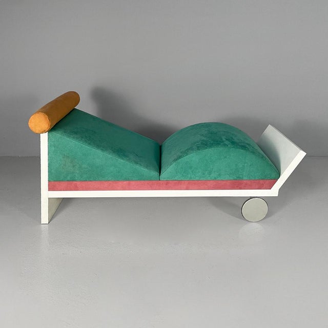 Italian chaise longue Juan by Marco Panini for Memphis, 1987 Chaise longue model Juan in wood and suede. The frame is made...