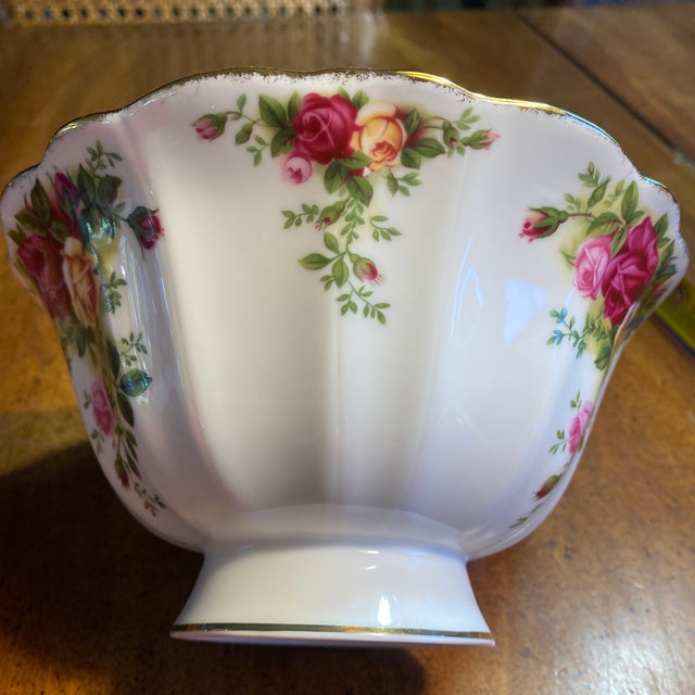 1960s Royal Albert Old Country Roses 6.5” Footed Bowl For Sale - Image 11 of 12