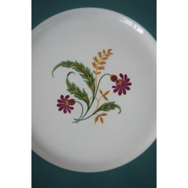 Metal Homer Laughlin Cavalier Eggshell Berkshire Pattern, Gold Rim, Teal Band, Flower Center China - Set of 16 For Sale - Image 7 of 10